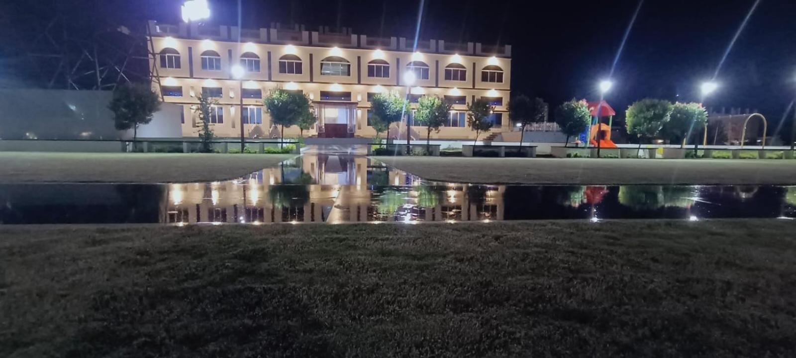 ホテル Vedika Garden ロナバラ エクステリア 写真