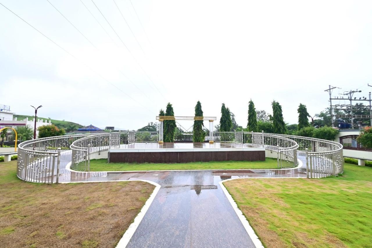 ホテル Vedika Garden ロナバラ エクステリア 写真
