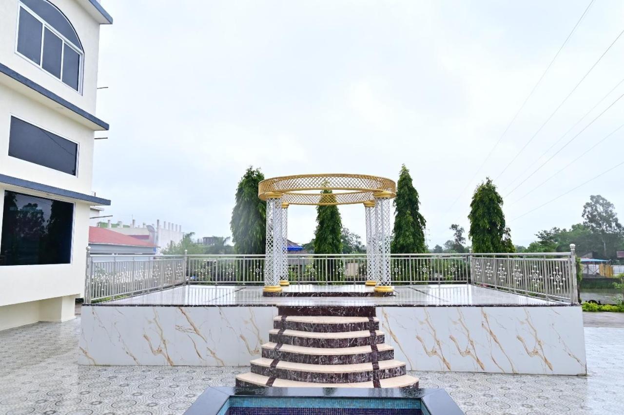 ホテル Vedika Garden ロナバラ エクステリア 写真